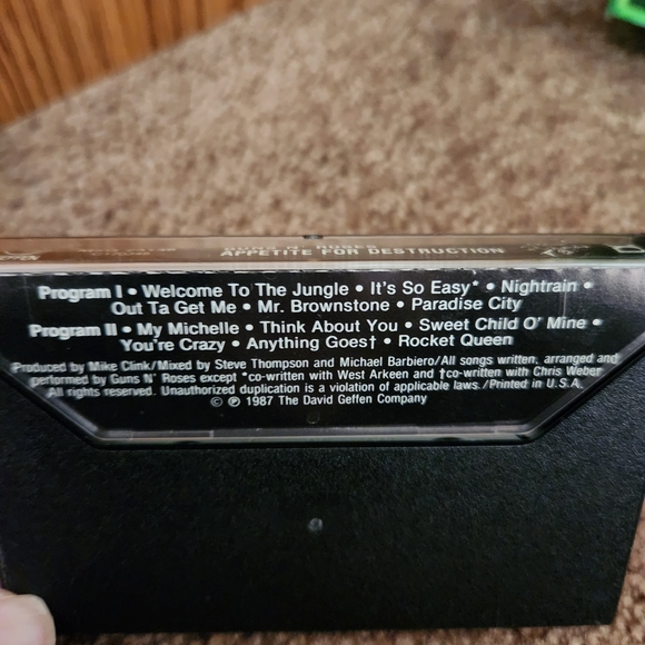 Guns N Roses Cassettes - Picture 3 of 7